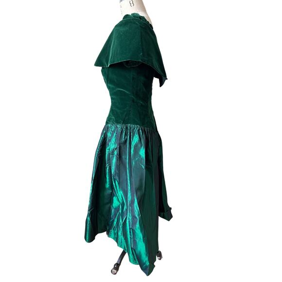Vintage 90s Green Velvet and Satin Off-the-Shoulder Fancy Dress Size Medium - Picture 3 of 5